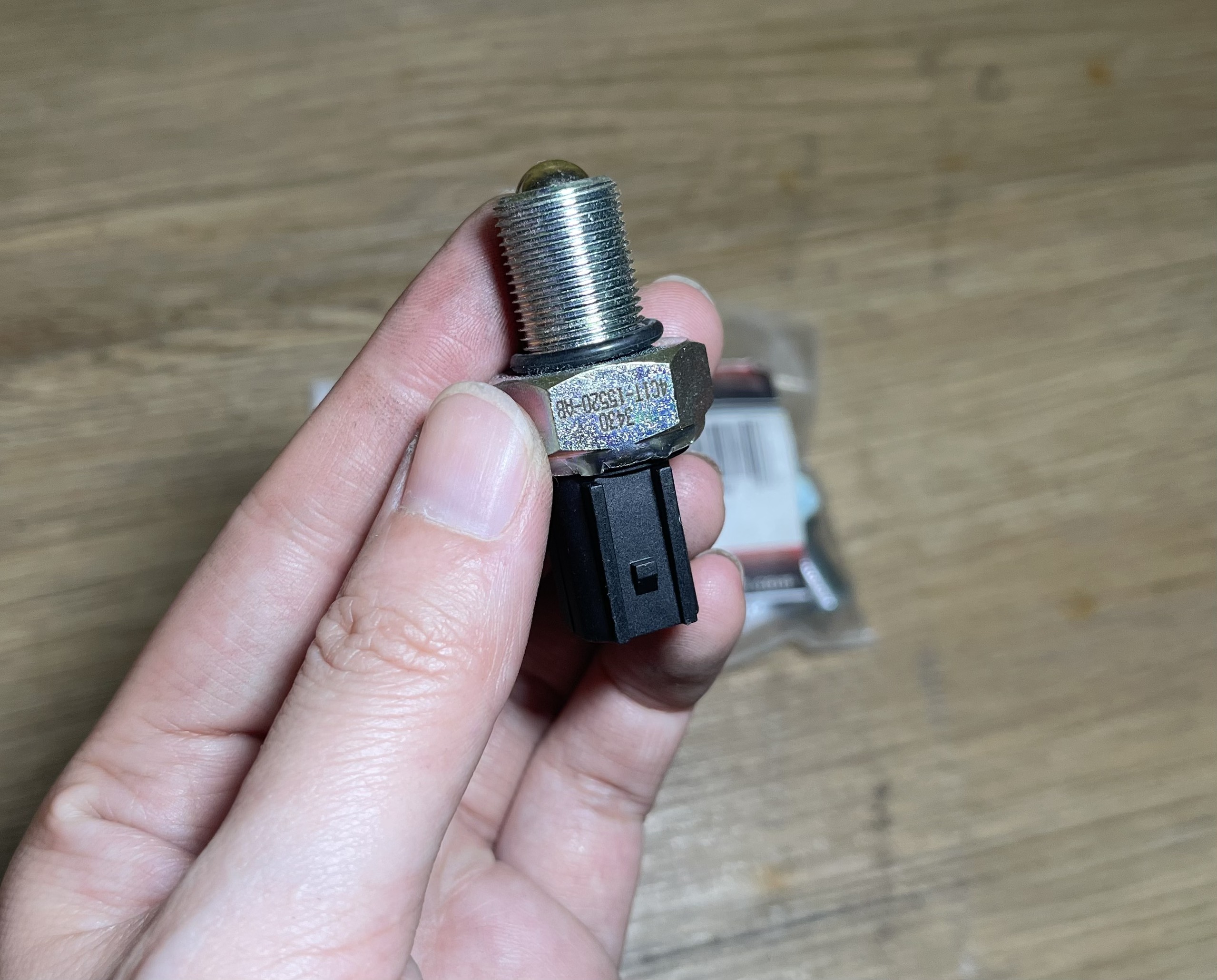 CÔNG TẮC BÁO LÙI ( BÁO DE) FORD TRANSIT XỊN ASAKI JAPAN