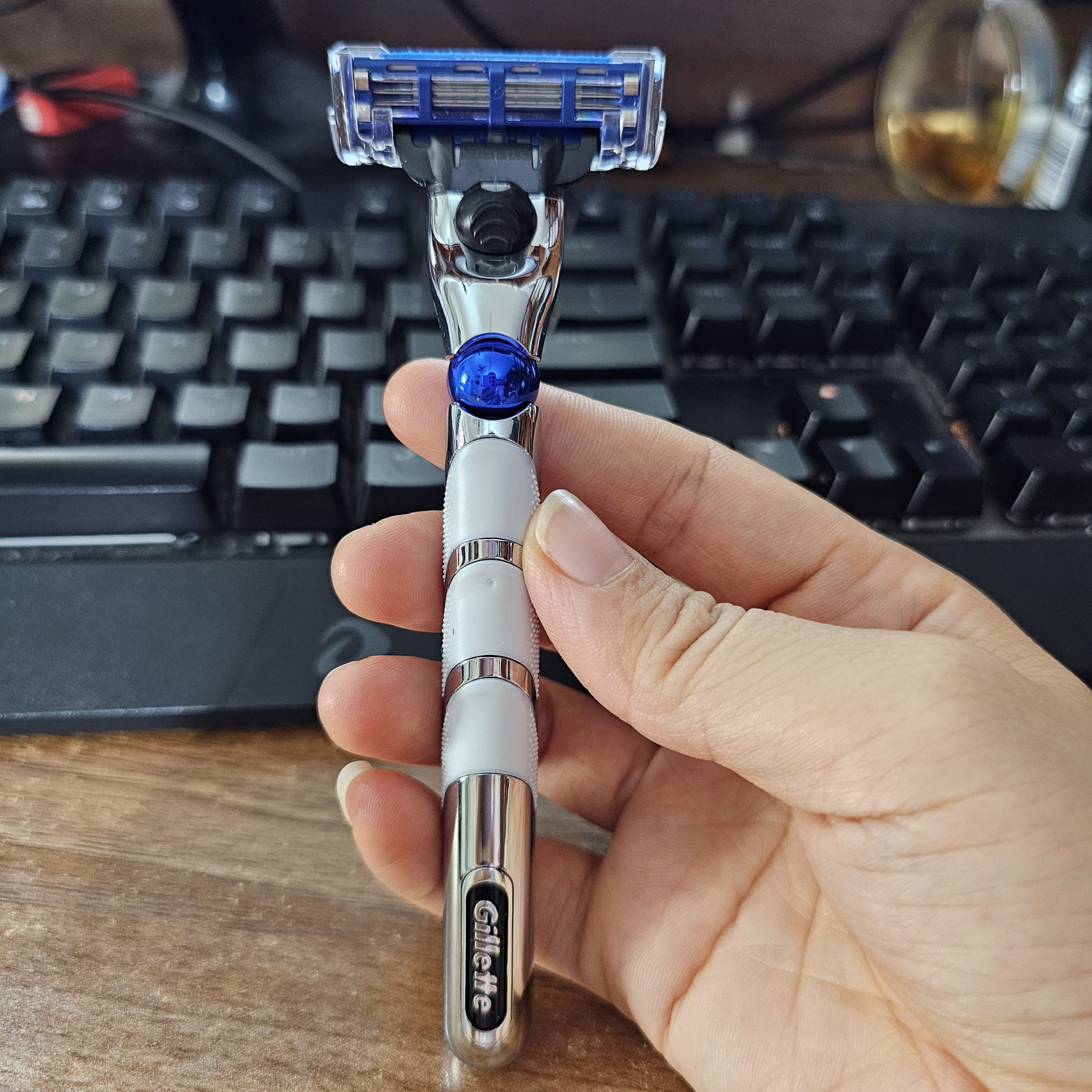 Dao cạo râu 3 lưỡi Gillette Mach3 Turbo 3D (1 tay cầm và 2 đầu cạo)