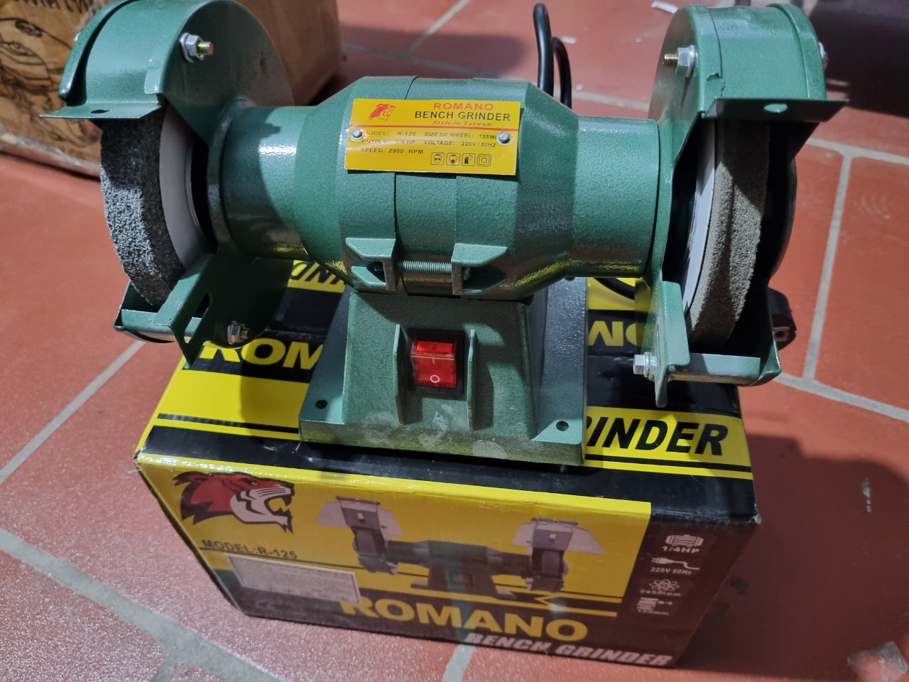 máy mài hai đá ROMANO đá125mm