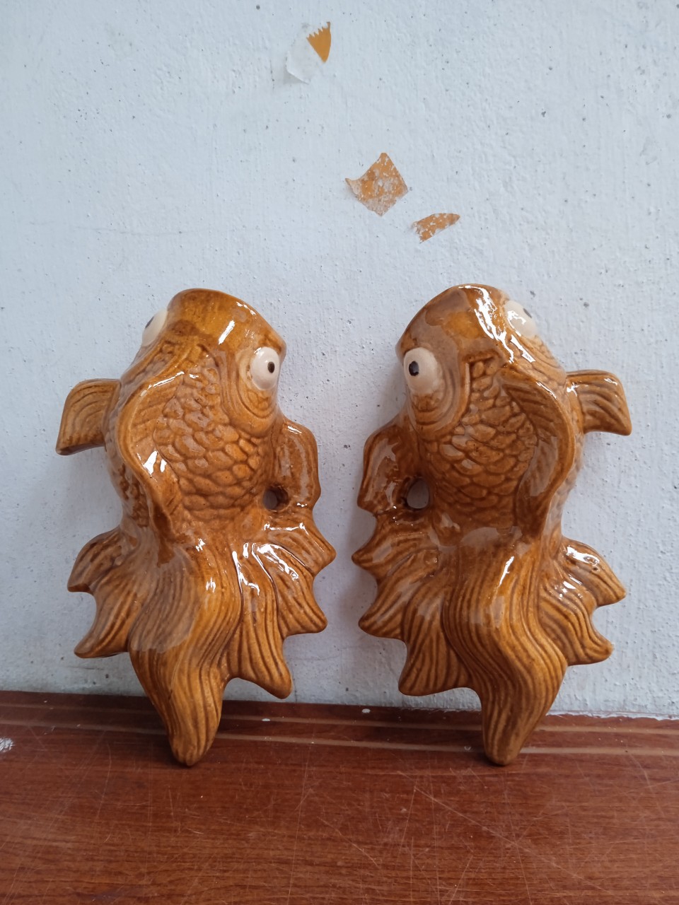 Bình hoa treo tường cá men nâu đỏ ( 2 con)