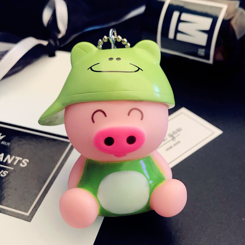 Móc khoá heo con đội mũ