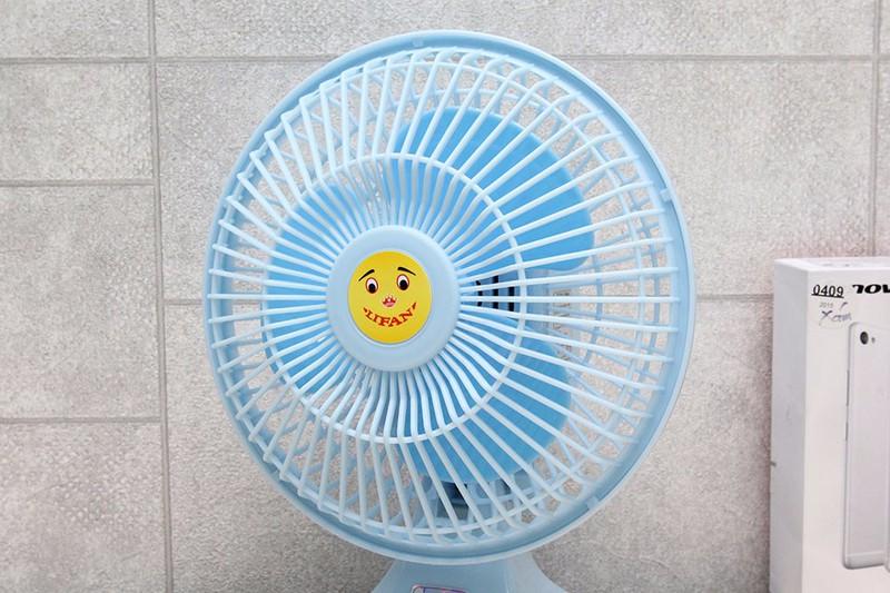 Quạt mini để bàn Lifan ( cắm điện trực tiếp 220V )