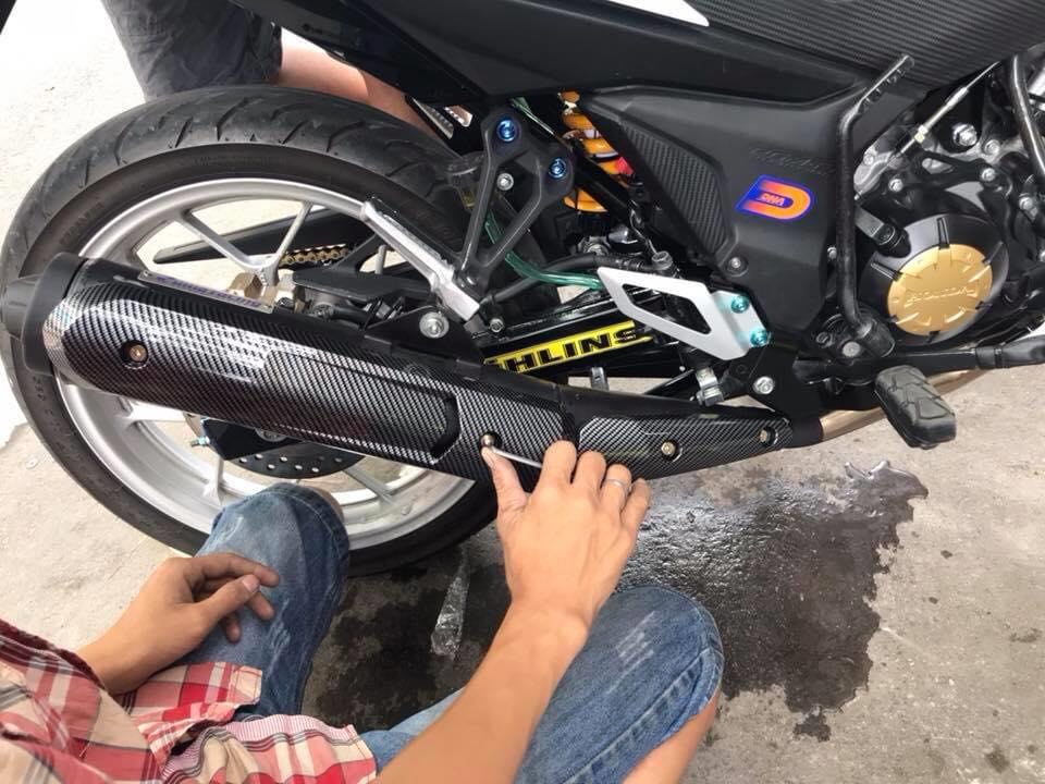 Ốp bô spark carbon và bạc ( mọi xe )