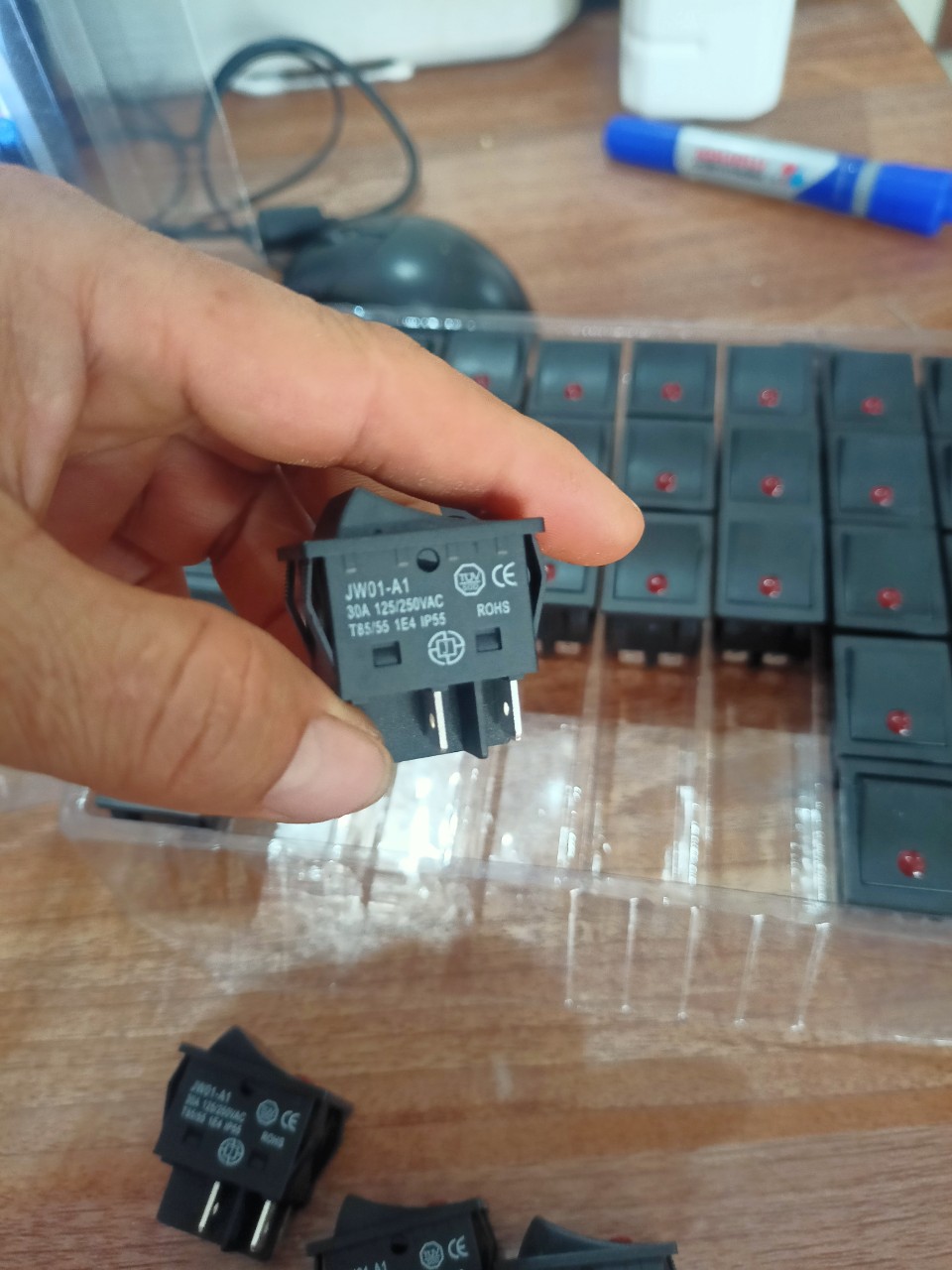 công tắc nguồn  đen 30A  bộ 5 chiếc