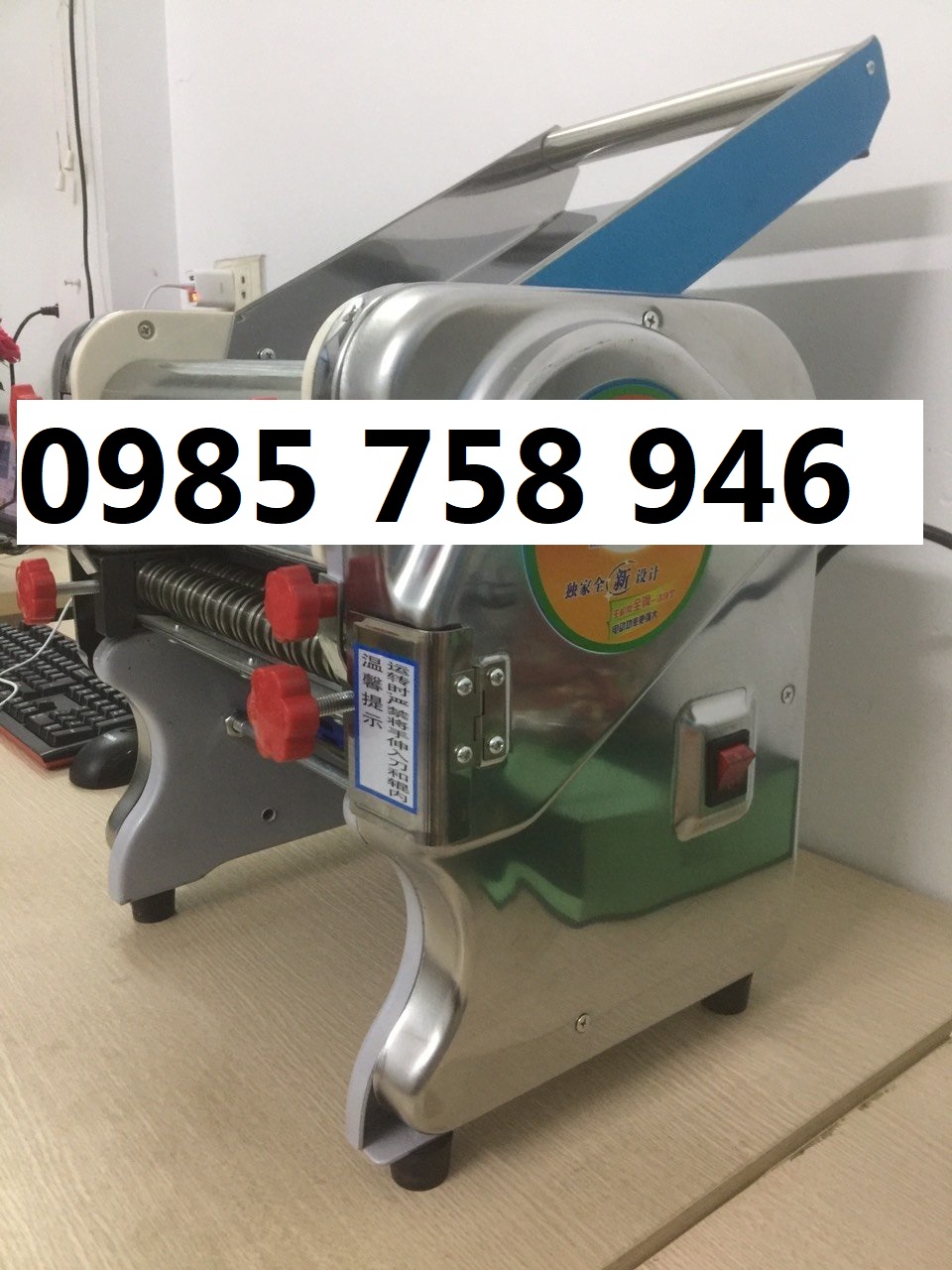 Máy cán bột bánh bao , bánh gối , há cảo fkm200