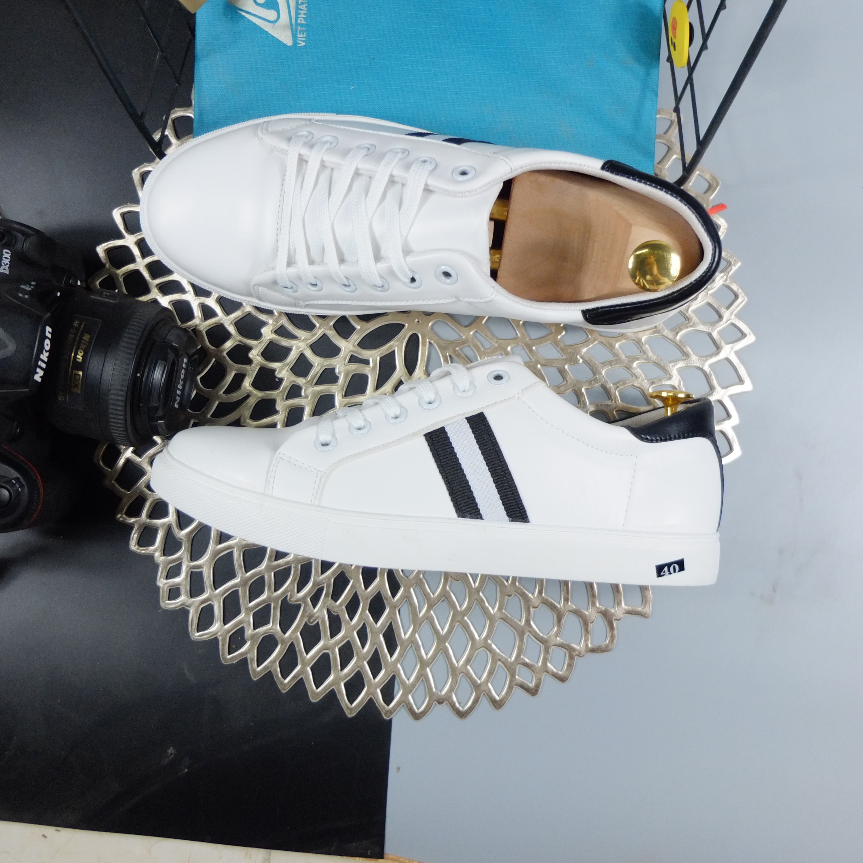 giầy nam sneaker sọc đỏ sọc xám