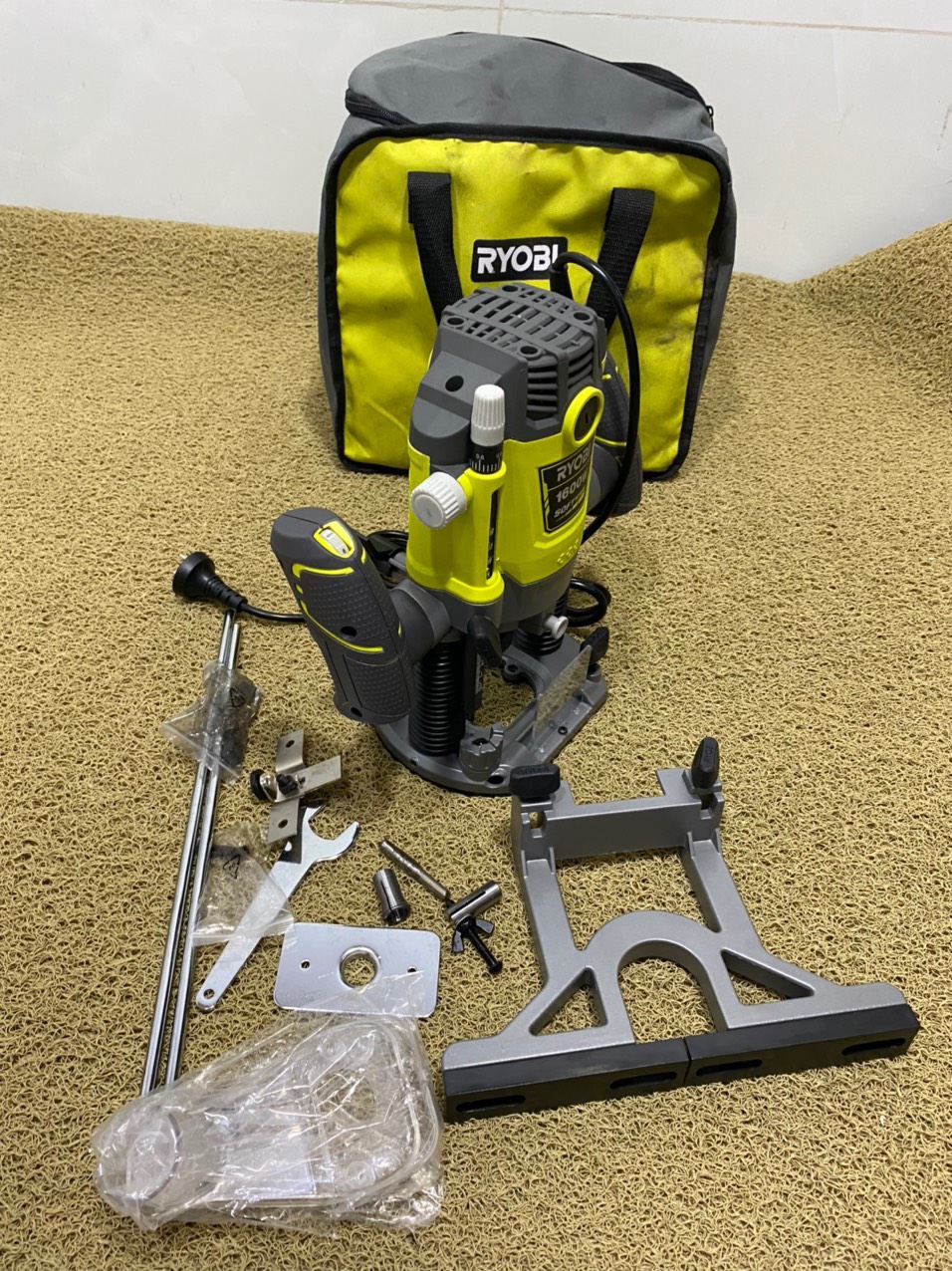 [HCM]Máy Phay Lớn 1600W Ryobi RRT1600-S(qua sử dụng)
