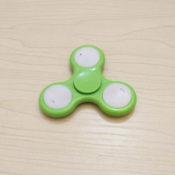 Con quay 3 cánh nhựa Spinner (Nhiều màu)