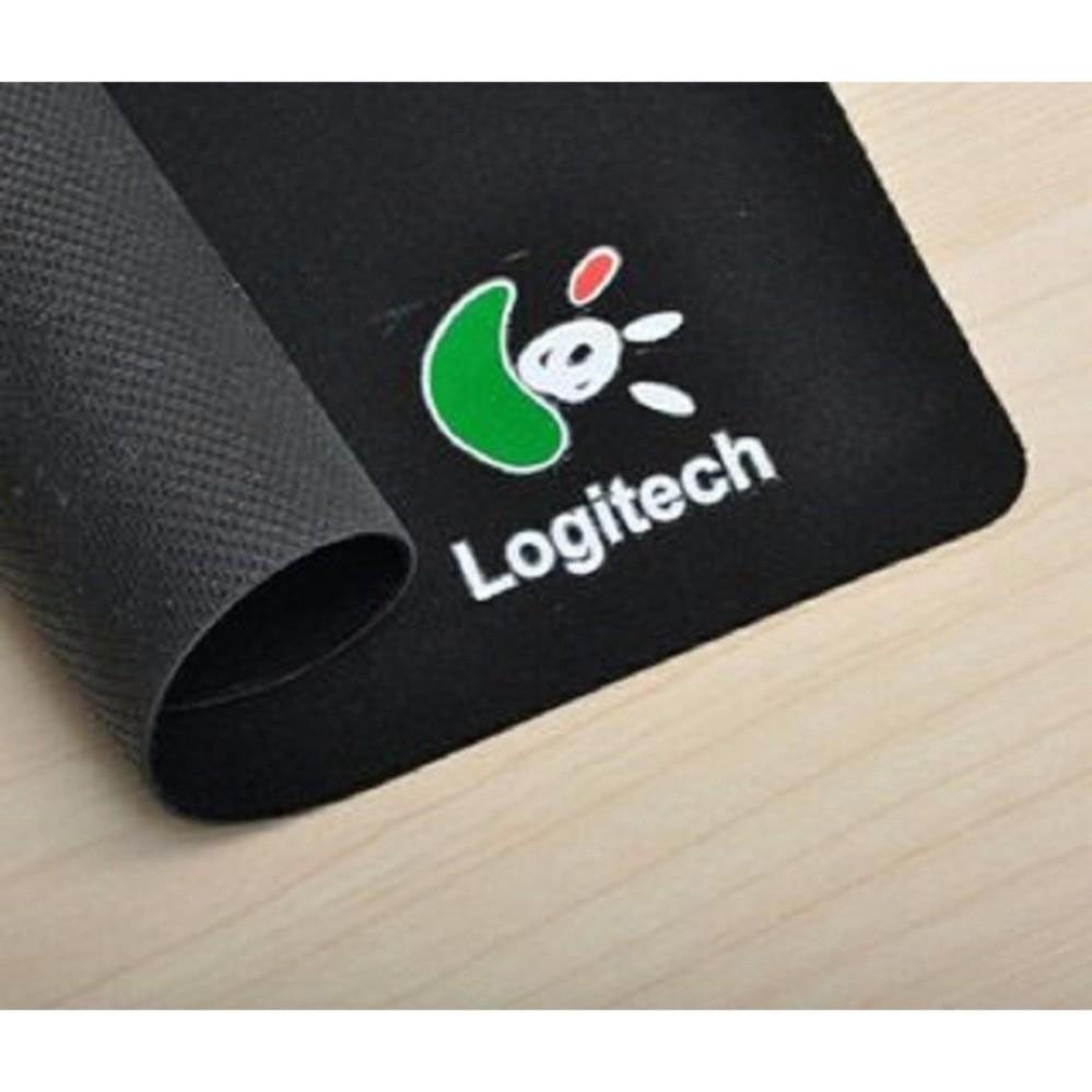 Miếng lót chuột máy tính Logitech 22 x 18 cm