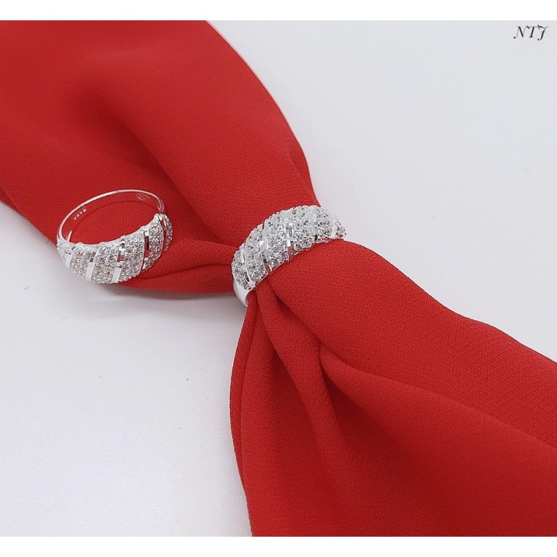 Nhẫn bạc ta cho nữ thân con xâu