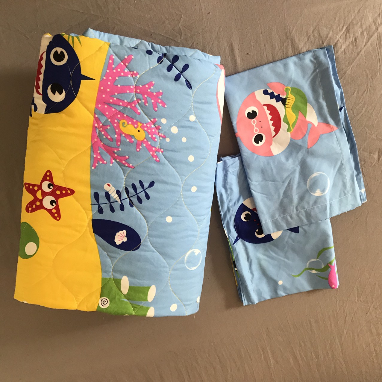 BỘ CHĂN GA GỐI COMBO 5 MÓN - BABY SHARK