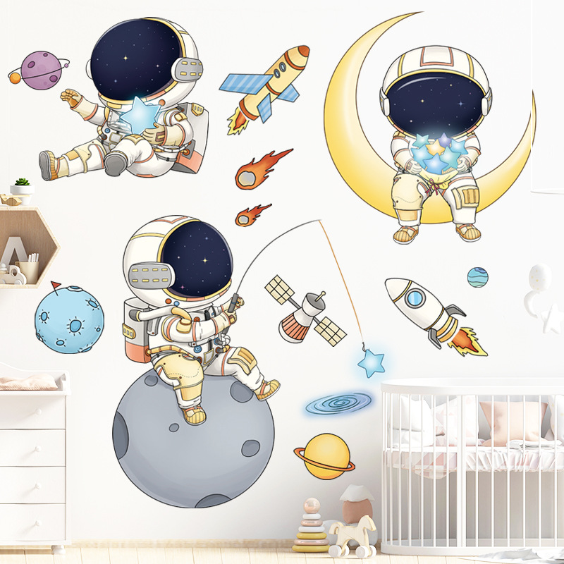 Decal dán tường bé khám phá vũ trụ mẫu đẹp