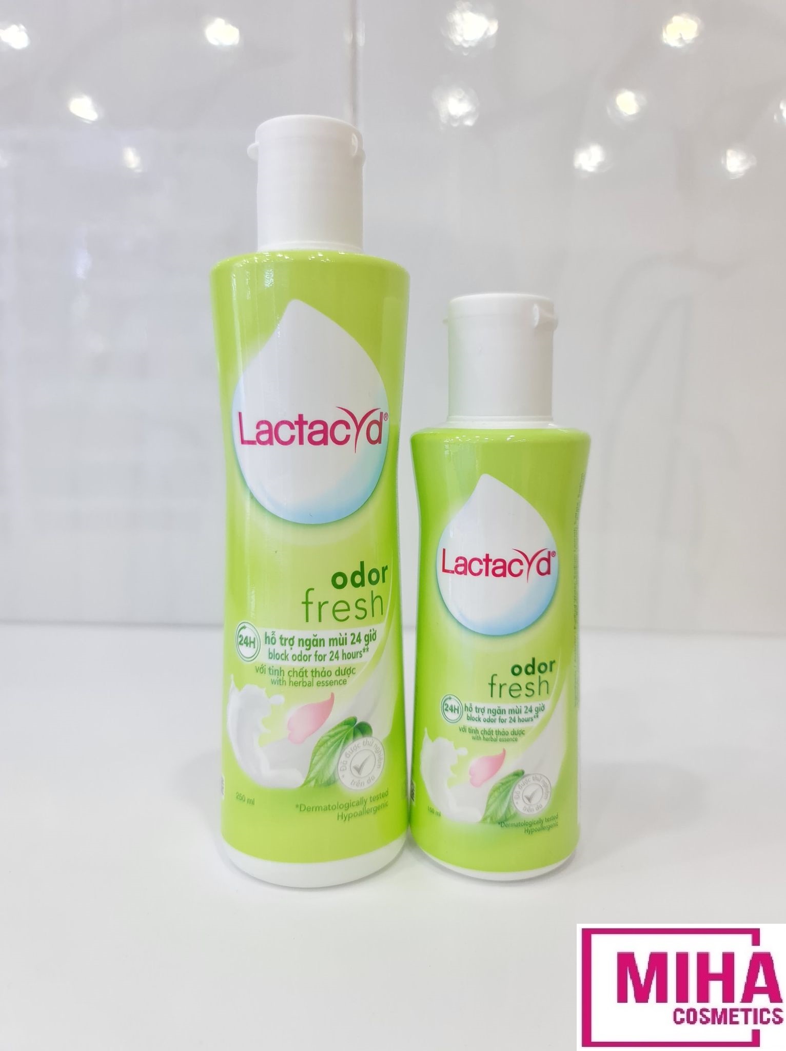 Dung Dịch Vệ Sinh Phụ Nữ Lactacyd Tinh Chất Lá Trầu Không