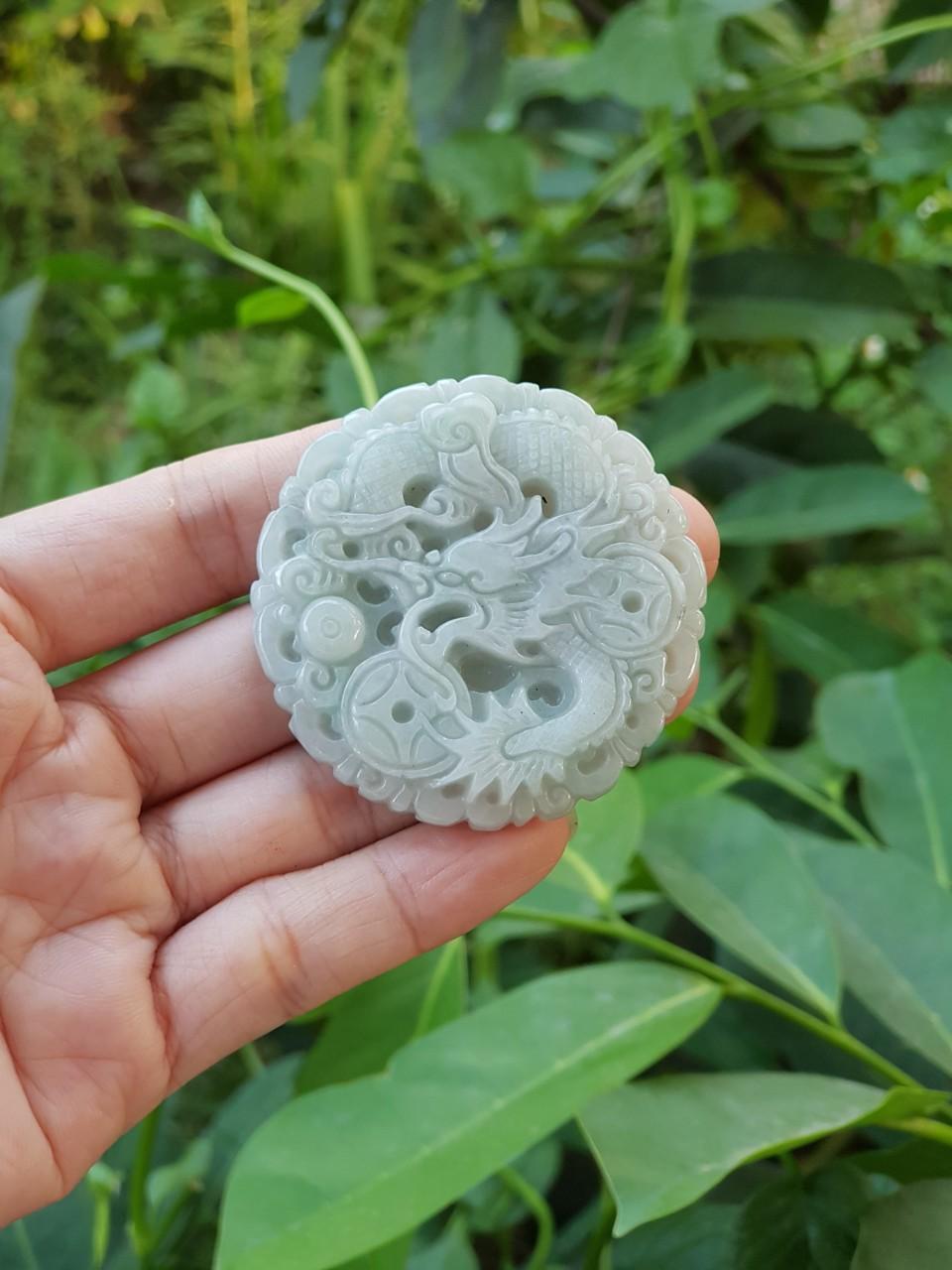 Mặt dây chuyền rồng đá ngọc phỉ thúy tự nhiên