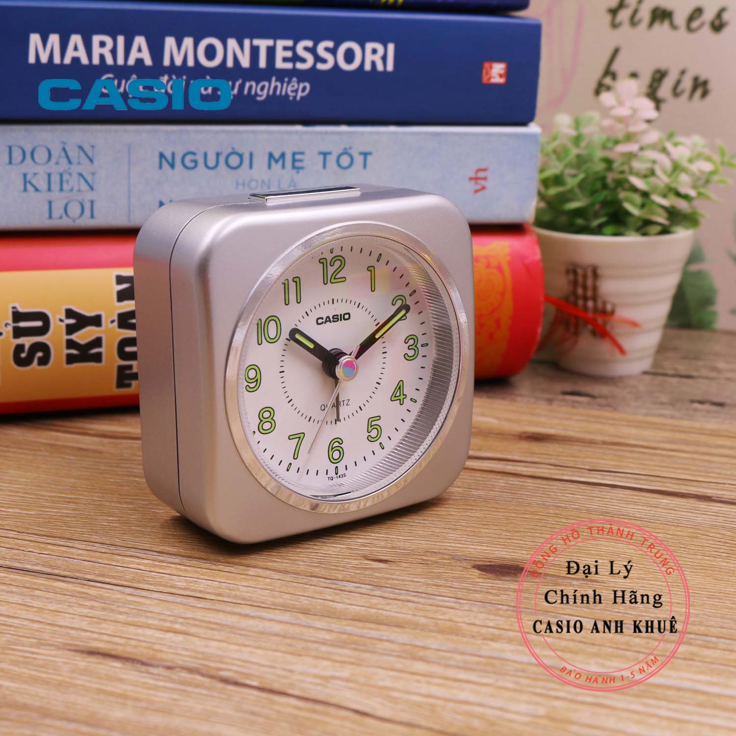 Đồng hồ để bàn du lịch mini có báo thức, TQ-143S-8DF ( Kích thước 7.7×7.6×3.8 cm )
