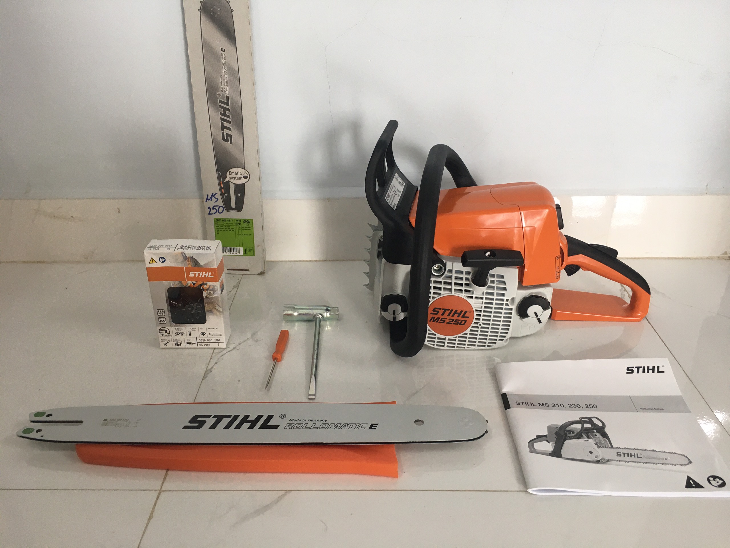 Máy cưa xích STIHL MS 250 chính hãng (Đã bao gồm sên lam + Khuyến mãi)