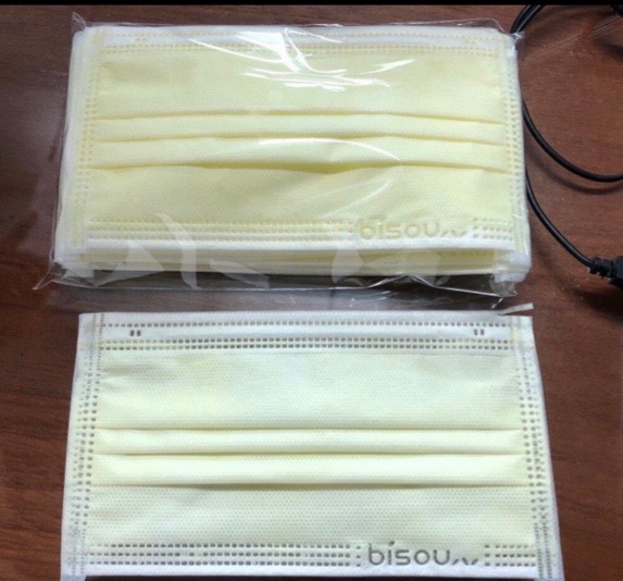 KHẨU TRANG Y TẾ KHÁNG KHUẨN BISOU MÀU VÀNG 4 LỚP, HỘP 50 CÁI