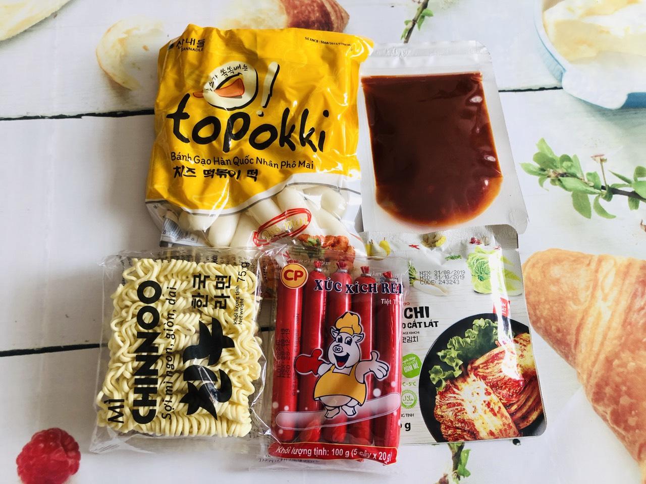 combo bánh gạo phô mai nấu mì cay (500g bánh gạo nhân phô mai sốt kim chi xúc xích mì chinnoo)