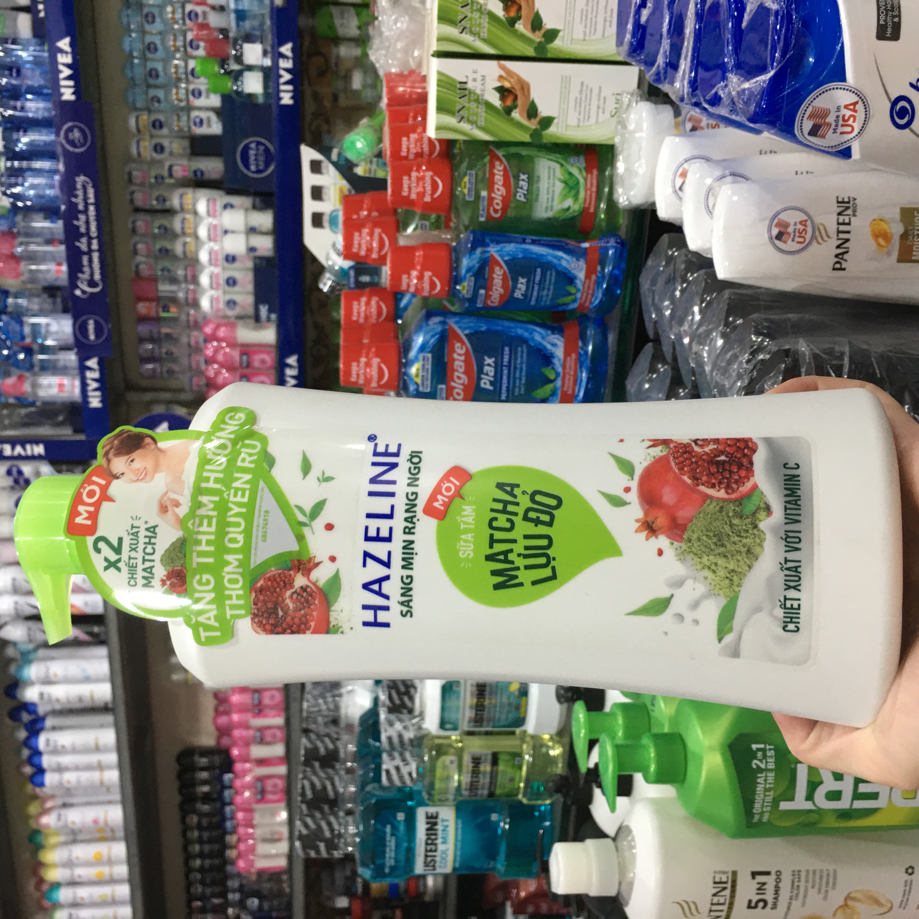 Sữa Tắm Hazeline dưỡng trắng da Matcha Lựu Đỏ 670g (667ml)