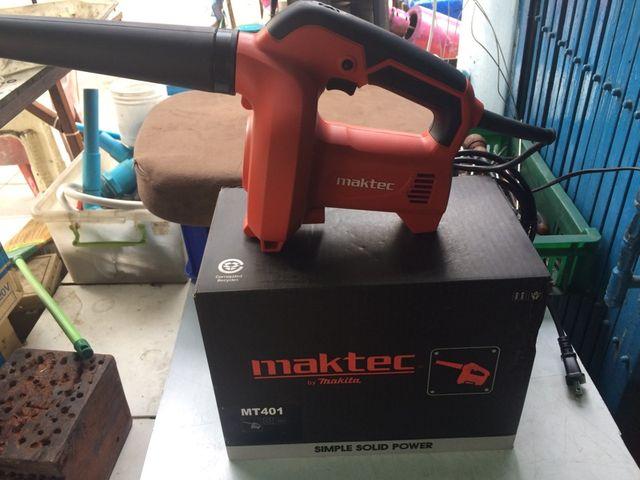 Máy thổi bụi Maktec MT401 500W