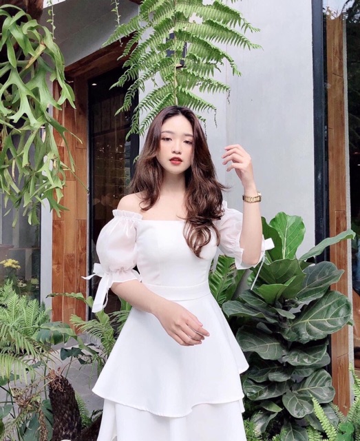 Đầm trắng tầng tay voan