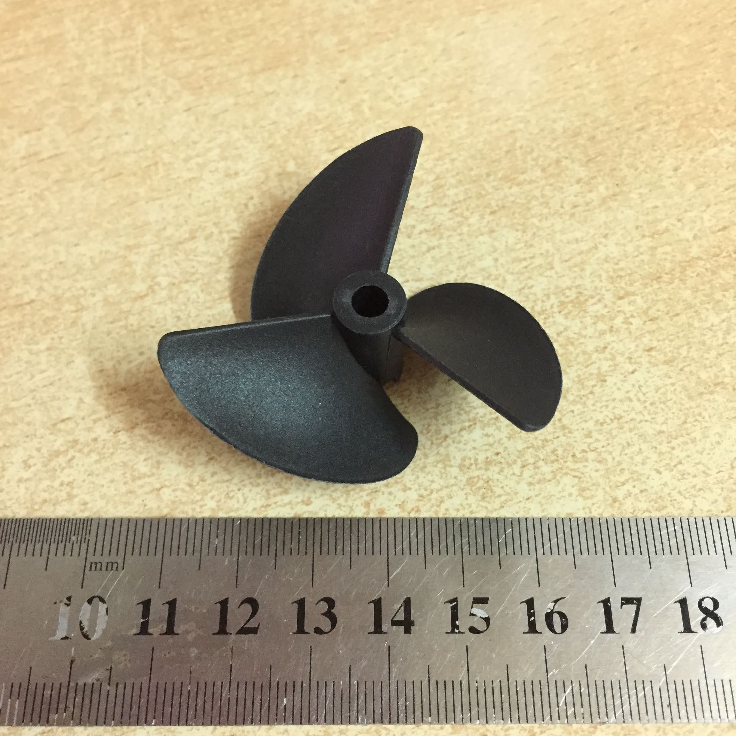 Chân vịt lẻ 3 lá nhiều kích thước chất liệu nhựa