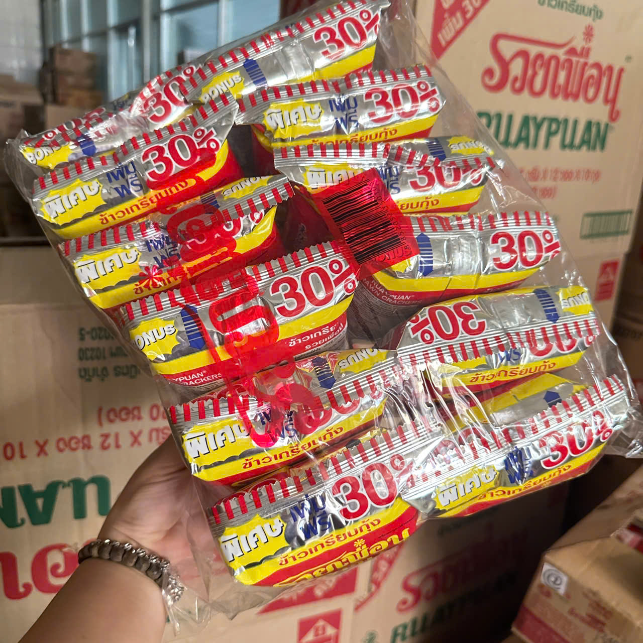 (Lốc 12 gói) Bánh Snack Tôm Ruaypuan Thái Lan 17g/ gói -