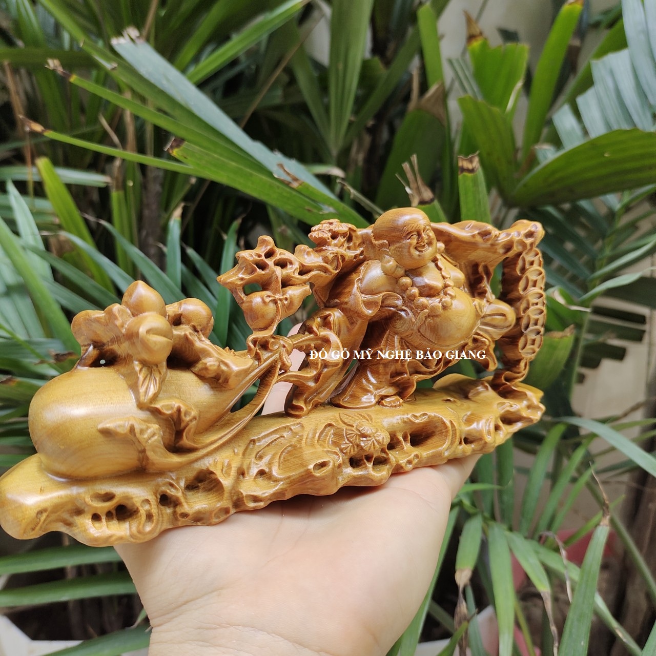 Tượng phật di lặc gỗ bách xanh