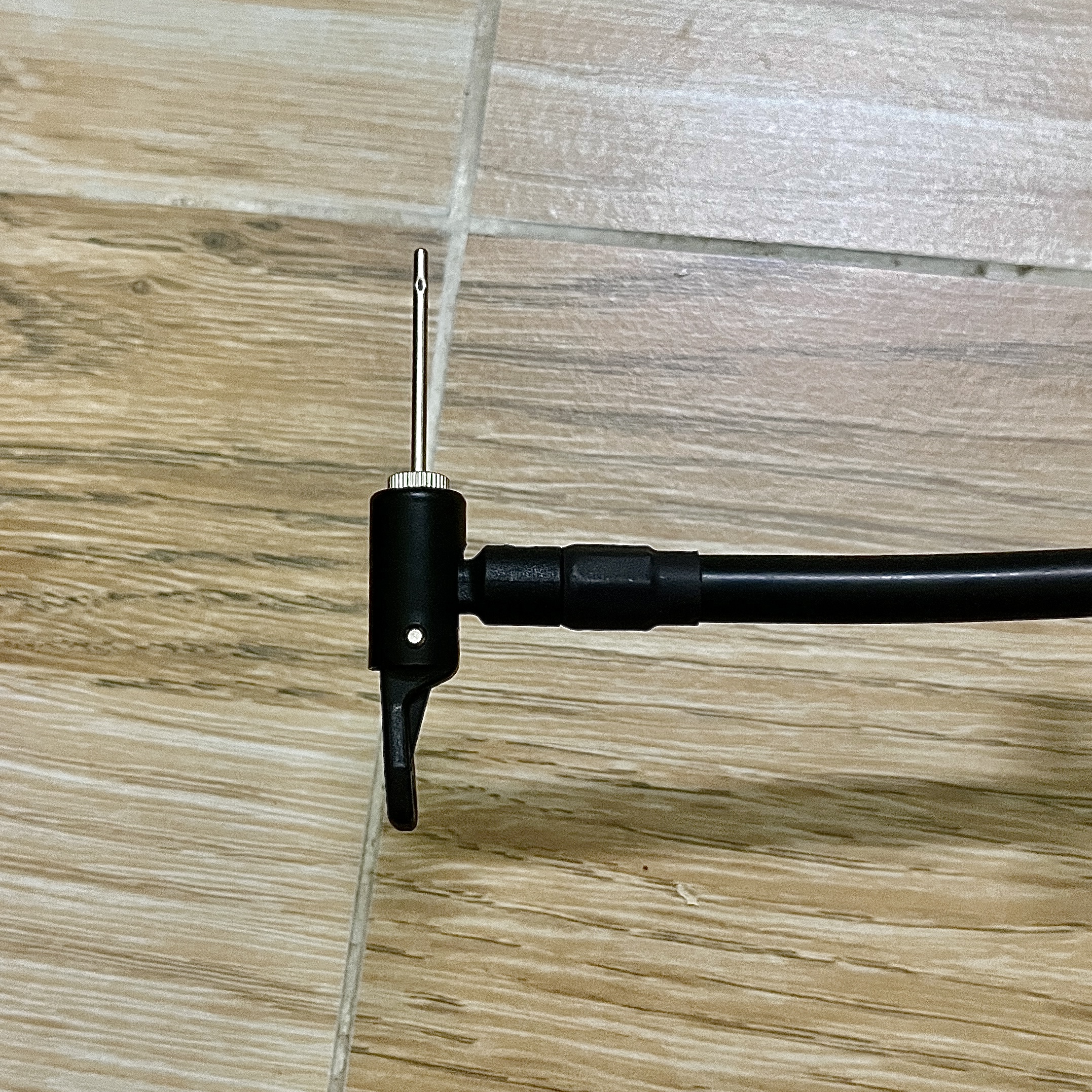 Máy bơm sạc điện mini MICHELIN RECHARGEABLE INFLATOR 3321