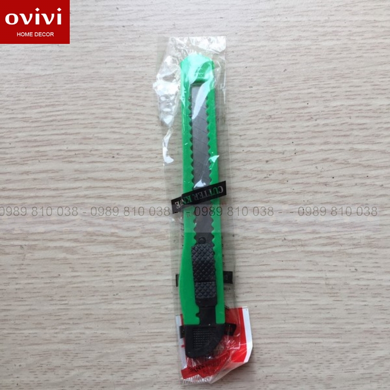 Dụng cụ gạt nhựa dùng để dán giấy dán tường