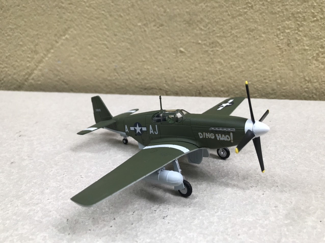 Mô hình Máy bay Tiêm kích P-51B Mustang 1:72