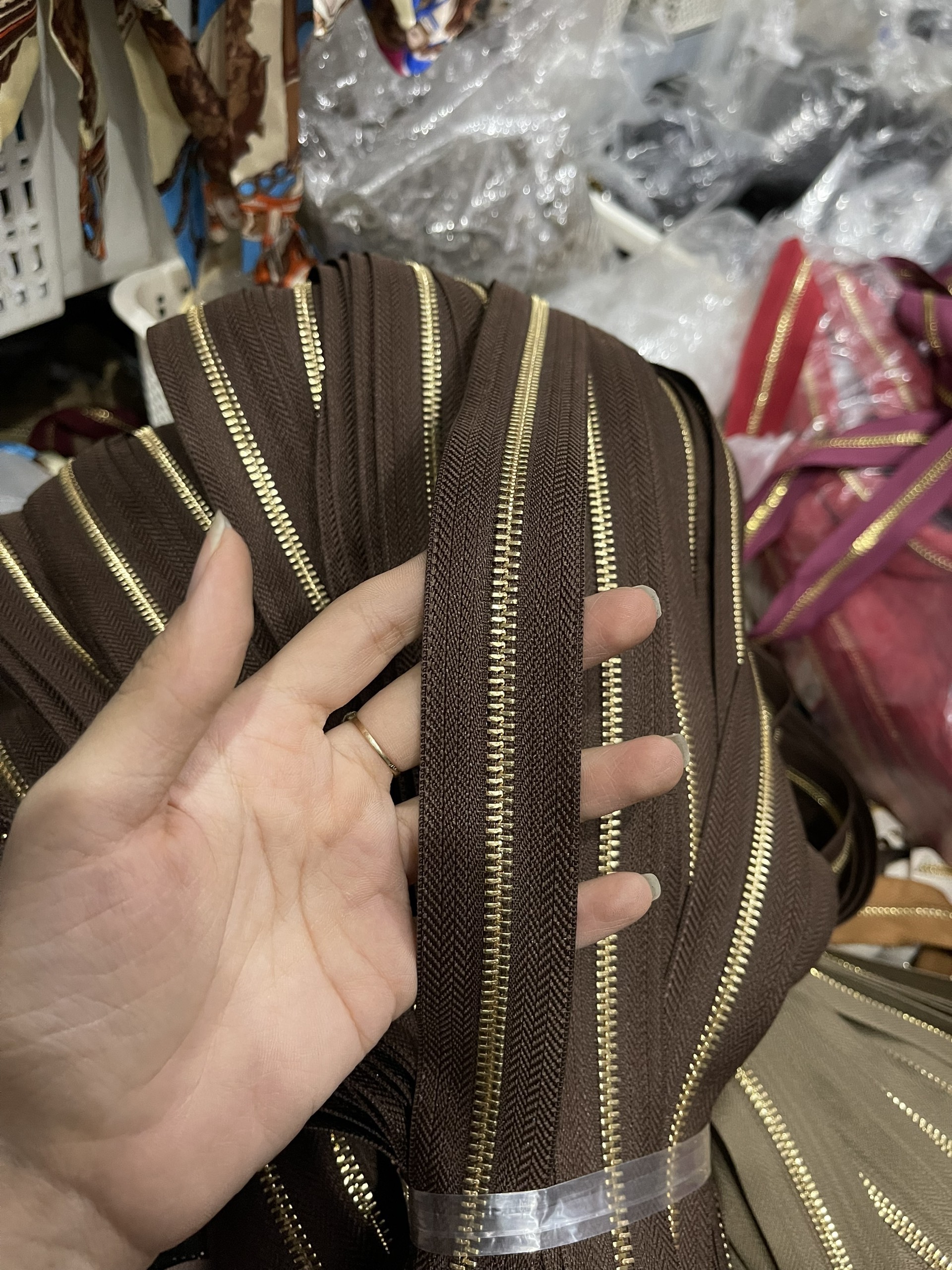 Đoạn Dây Kéo Răng 5( chưa gồm đầu kéo và chặn kéo)