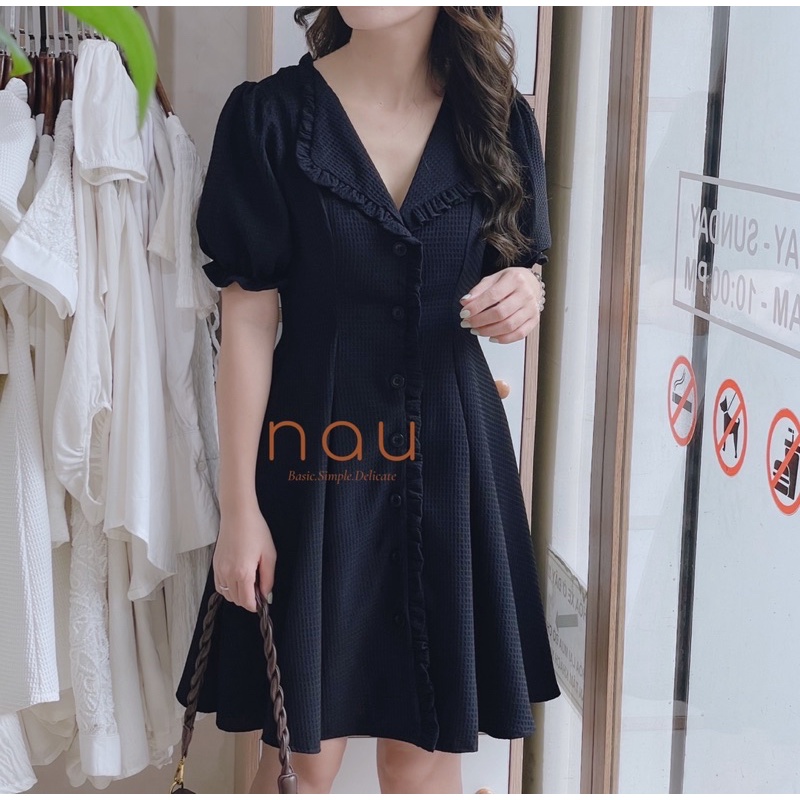 Đầm xốp mềm viền bèo cổ bẻ