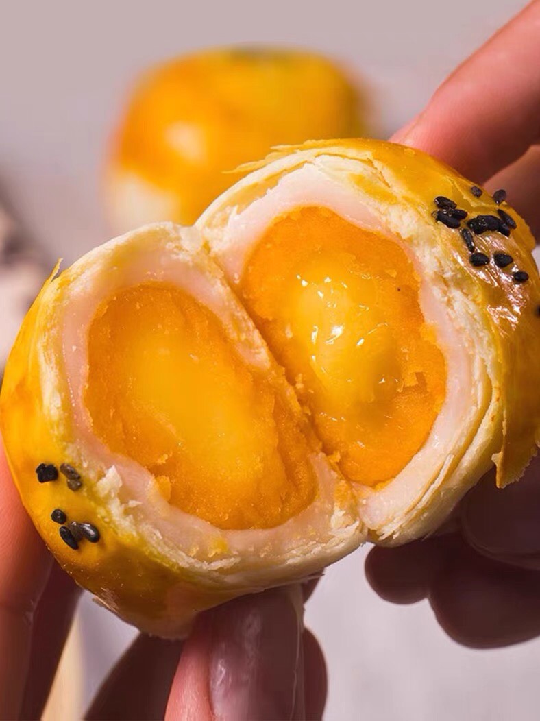 Bánh Trứng Muối Tan Chảy - 1 chiếc date mới