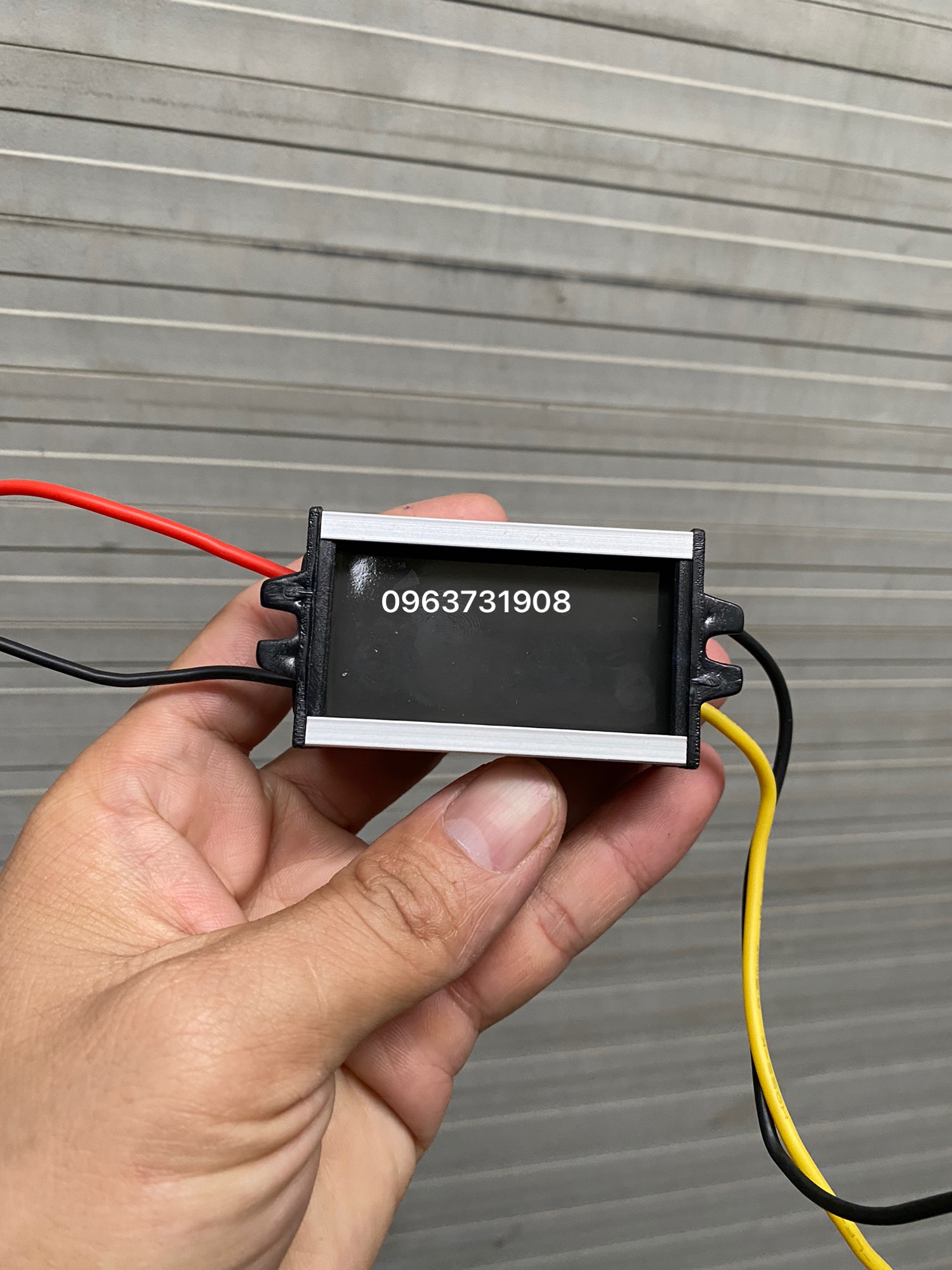 Mạch hạ áp điện 24V xuống 9V 3A dùng trên oto cho wifi - sạc loa