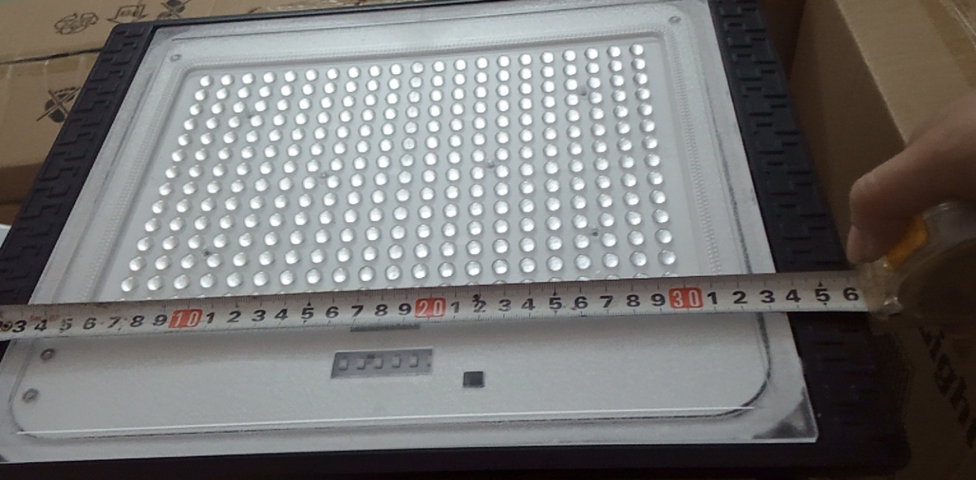 [HCM]Đèn pha năng lượng mặt trời Mắt Ngọc-300W