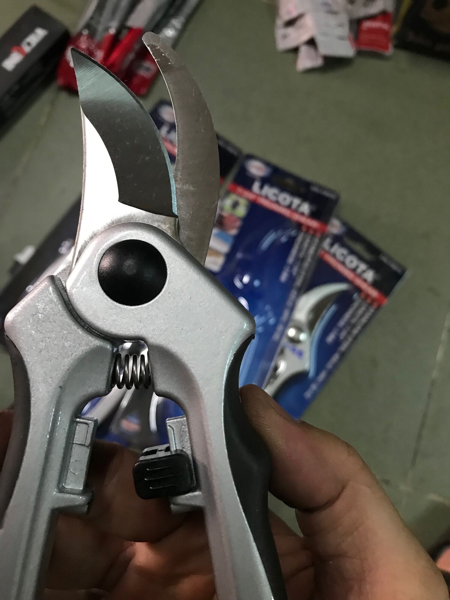 Kéo cắt cành mỏ cong licote