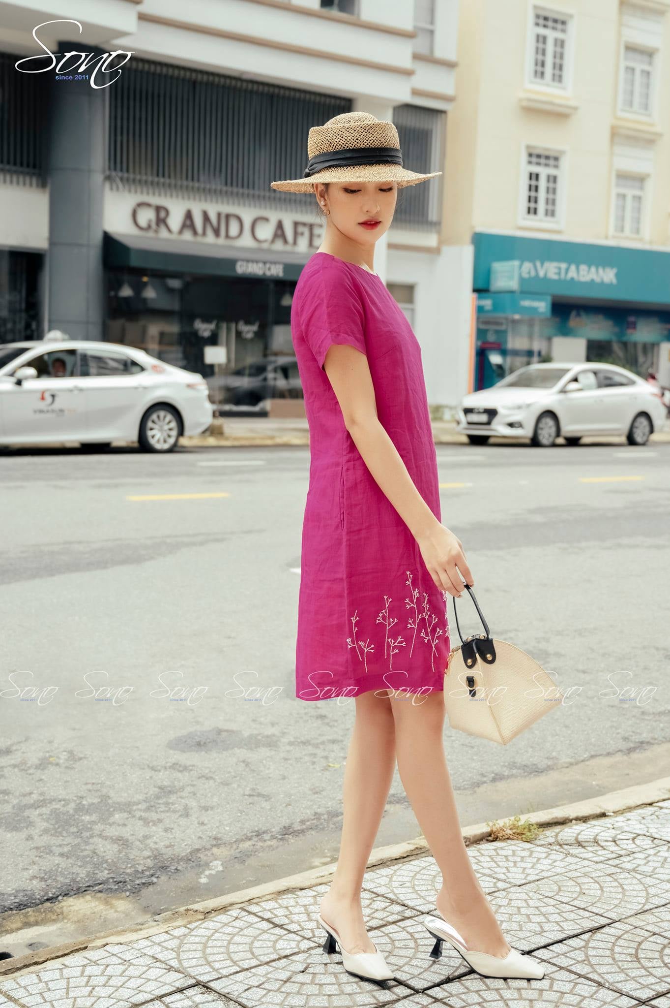 Đầm thêu hoa trắng
