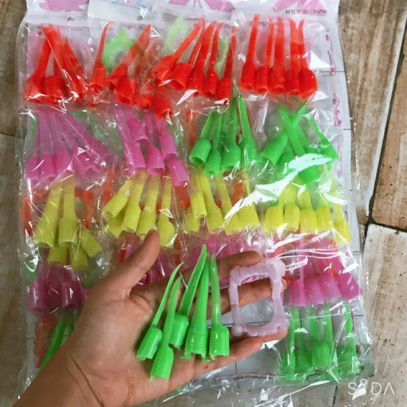 Vỉ 20 Bộ Móng Và Răng Nanh Giả ( Sỉ Đồ Trẻ Em)