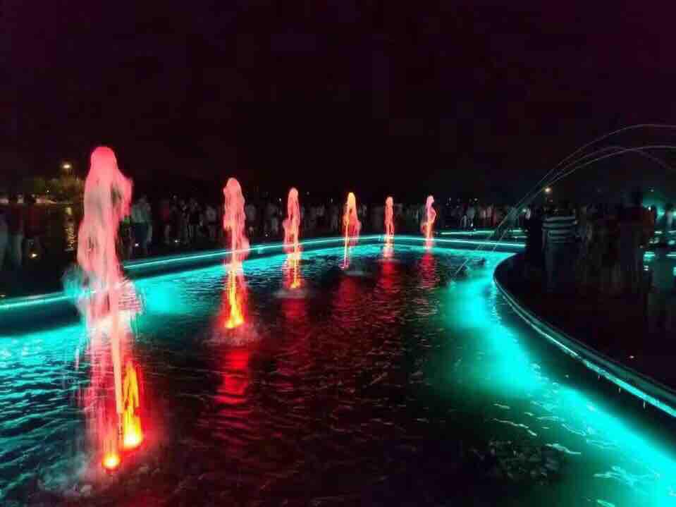 Đèn âm nước 6w đổi màu có đế