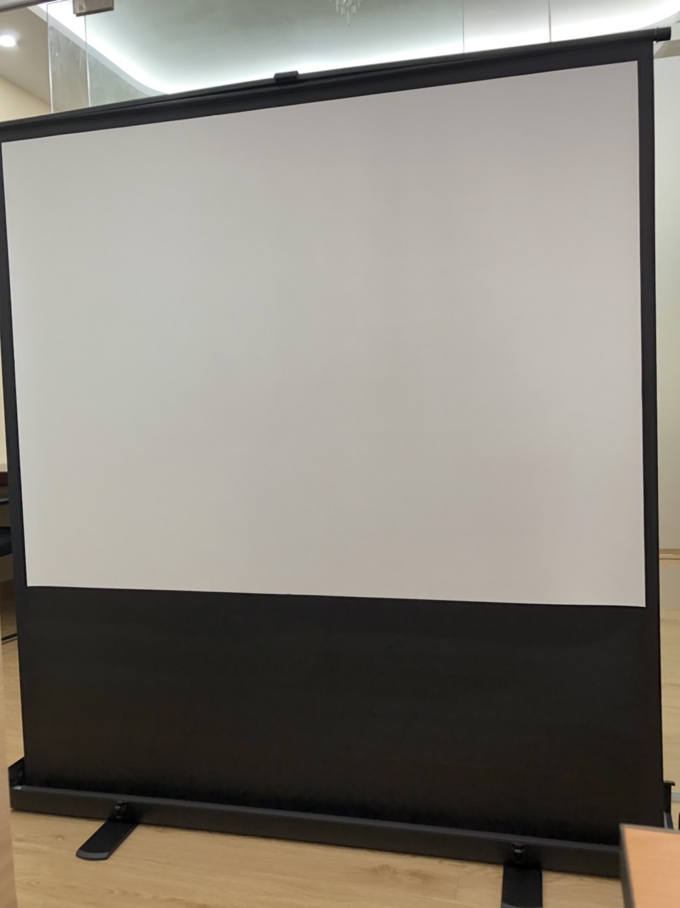 MÀN CHIẾU ĐỂ SÀN 72 INCH- DALITE