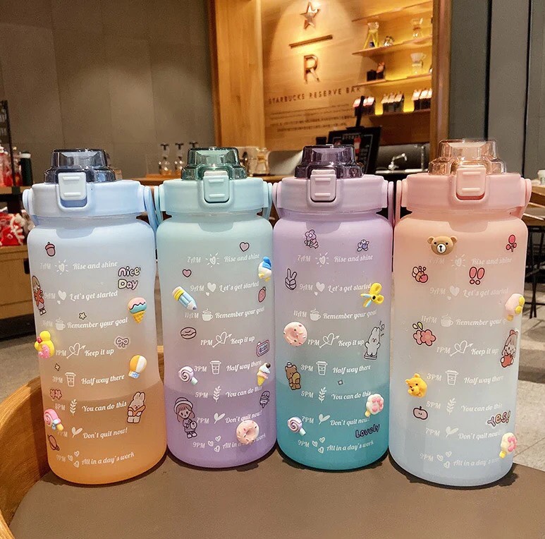 Bình Đựng Nước 2L Dễ Thương Có Vạch Báo Giờ Uống Nước