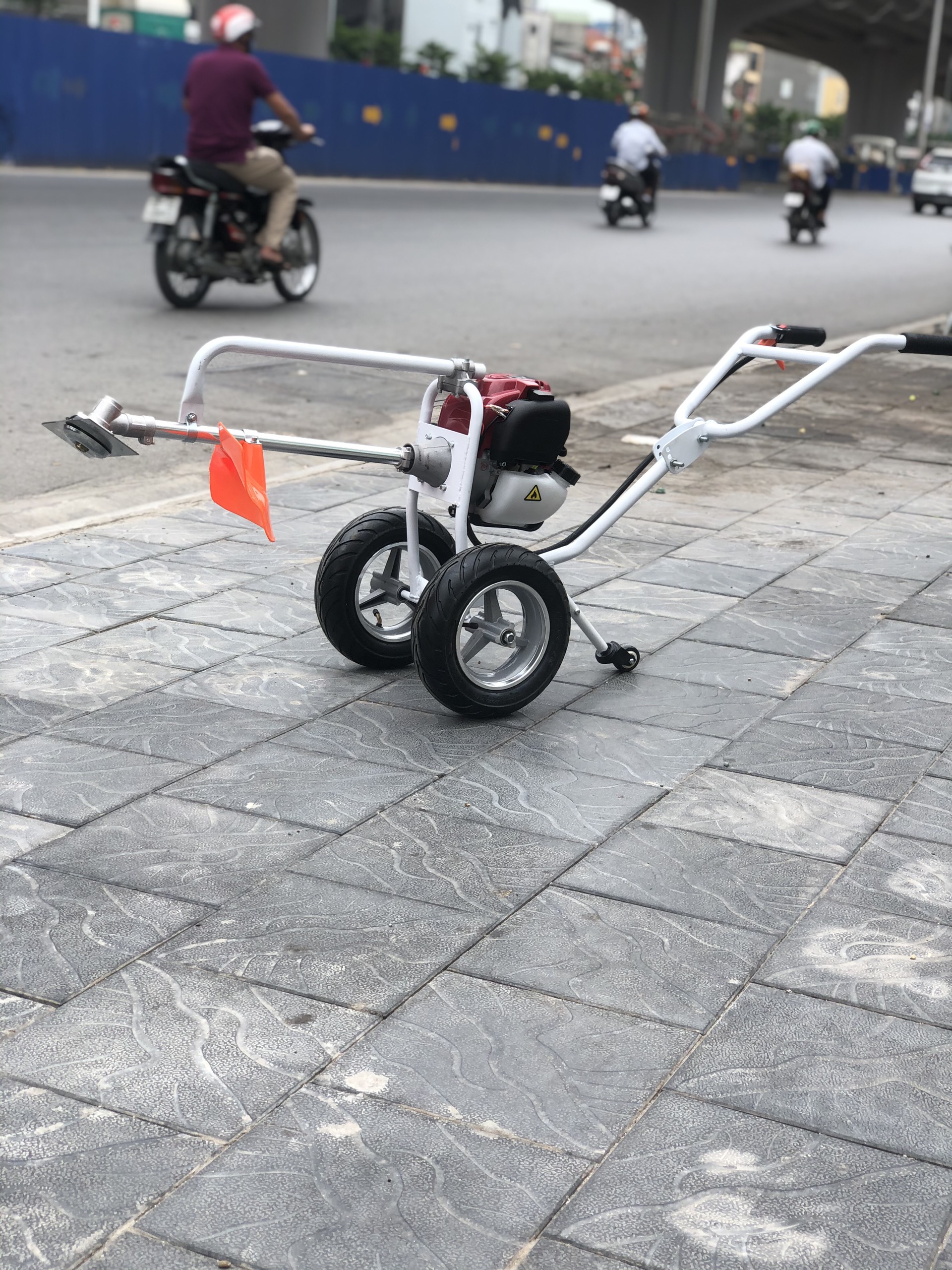 [Trả góp 0%] Máy cắt cỏ honda đẩy tay 4 thì chạy xăng