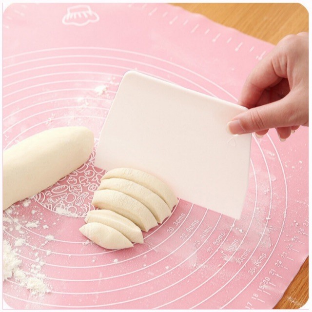 Miếng cắt và vét bột bằng nhựa