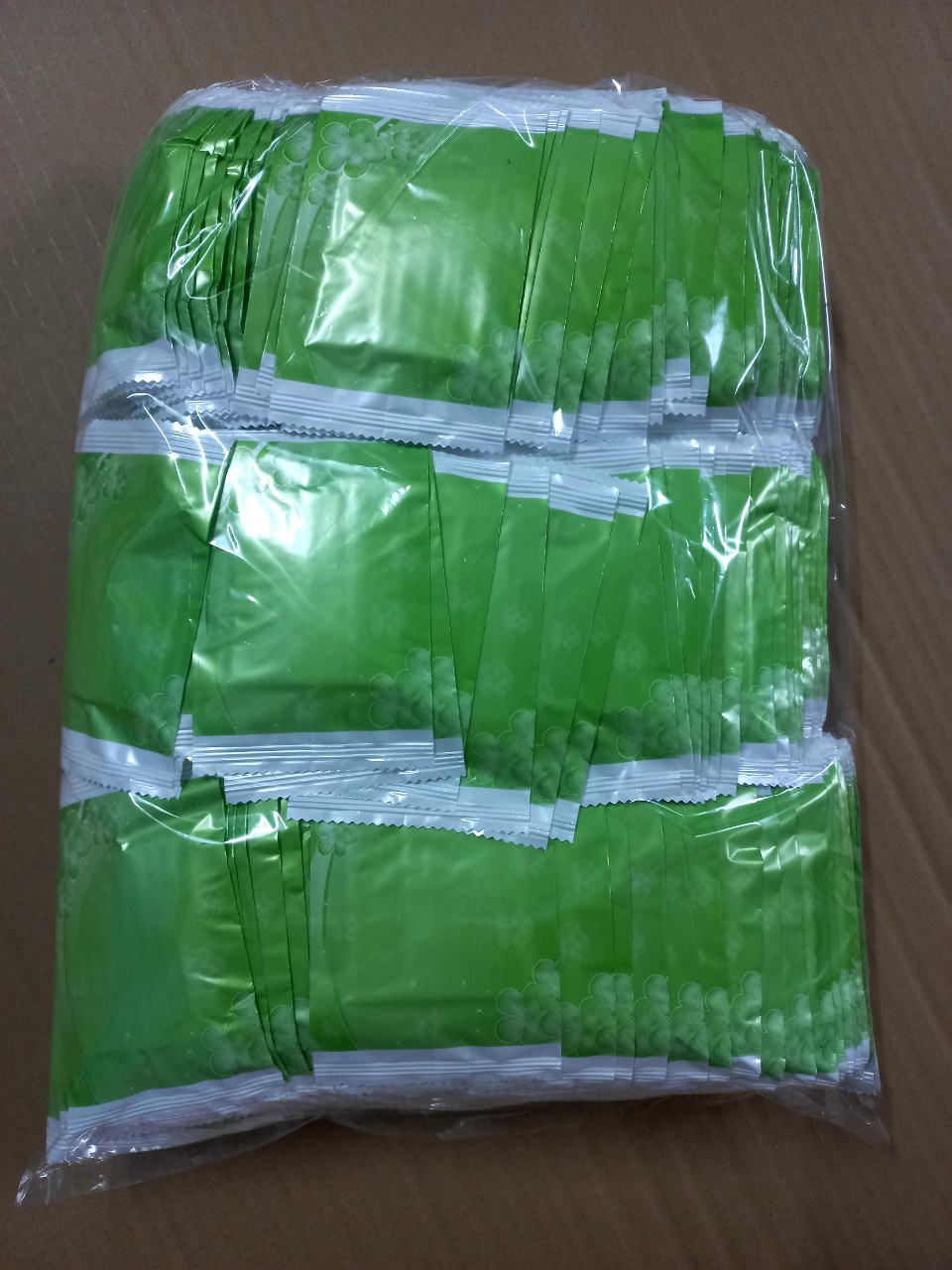 500 cái khăn lạnh, khăn ướt mini màu xanh lá