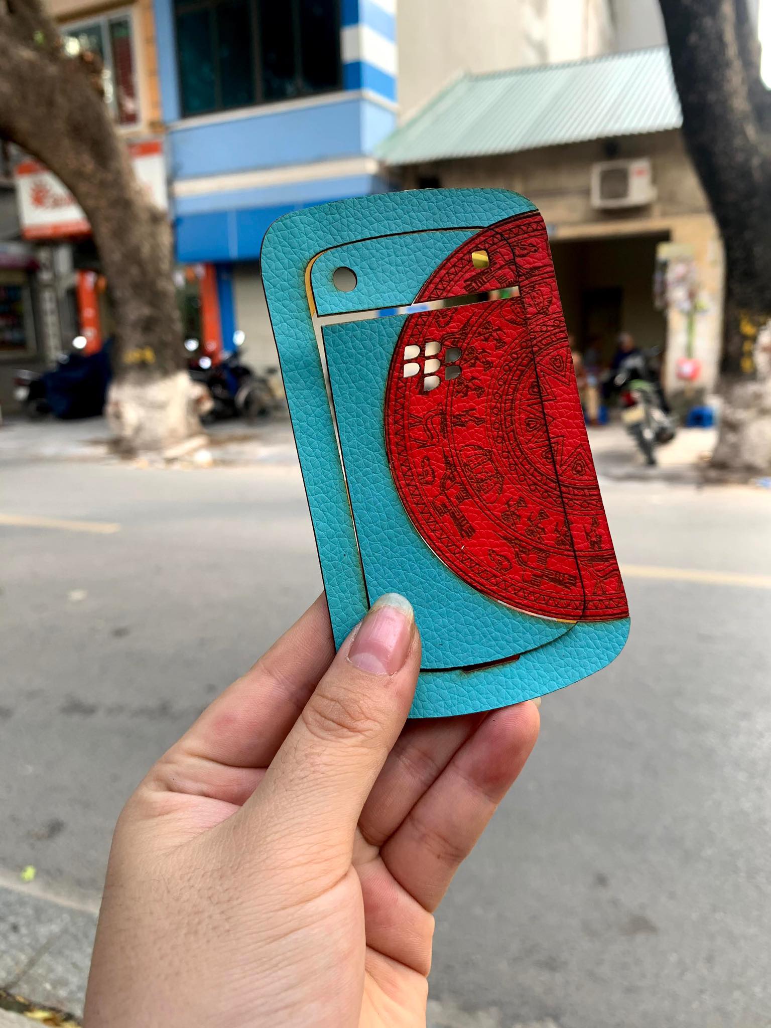 Dán da Dán da lưng điện thoại BB 9900 hình trống đồng