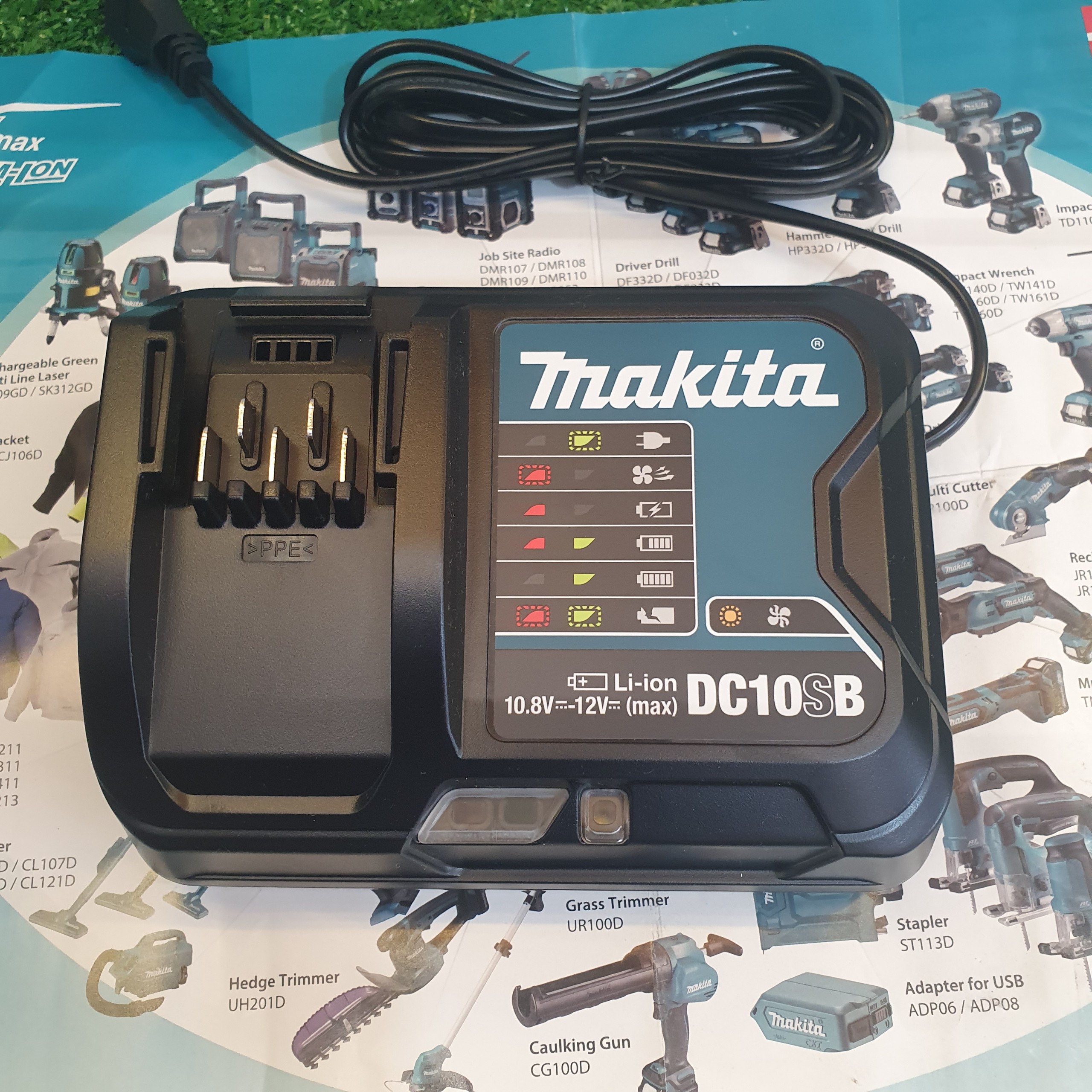 Sạc pin Makita 12V Max DC10SB (Sạc nhanh chính hãng)
