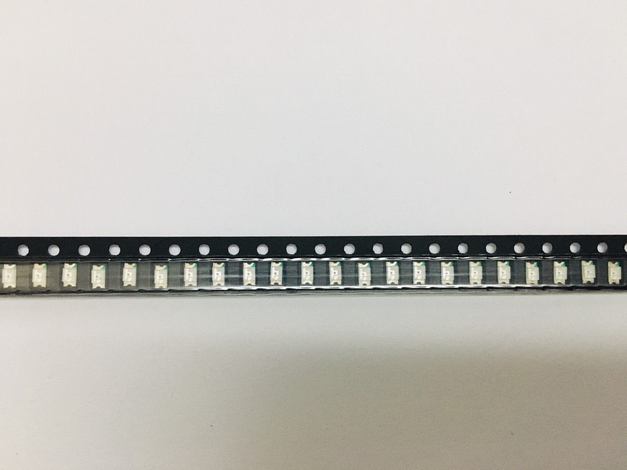 Led Dán 1206 Màu Cam Dây 50 Con