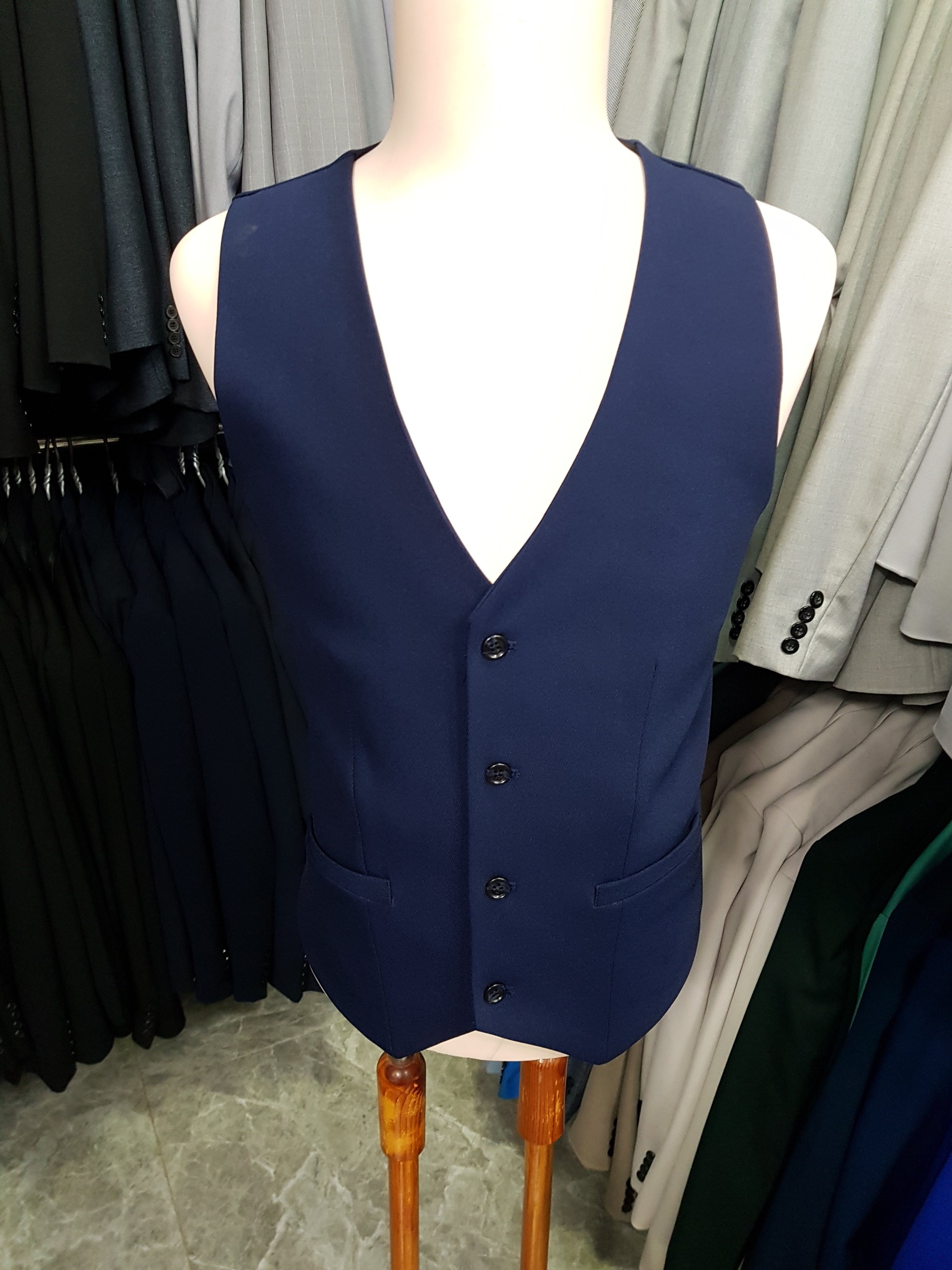 Áo gile nam ôm body màu xanh đen chất vải dày mịn tặng nơ đen