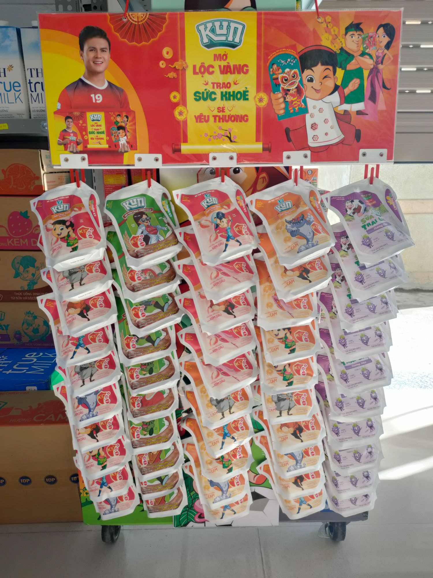 Thùng sữa kun túi mix vị:socola,nhỏ,cam,dâu, ổi(24 túi/thùng)